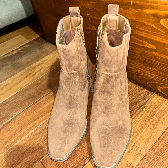 Universal Thread Western Boot - Picture 3 of 5